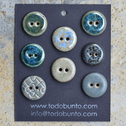 8 pcs. 17-18mm ceramic buttons mix