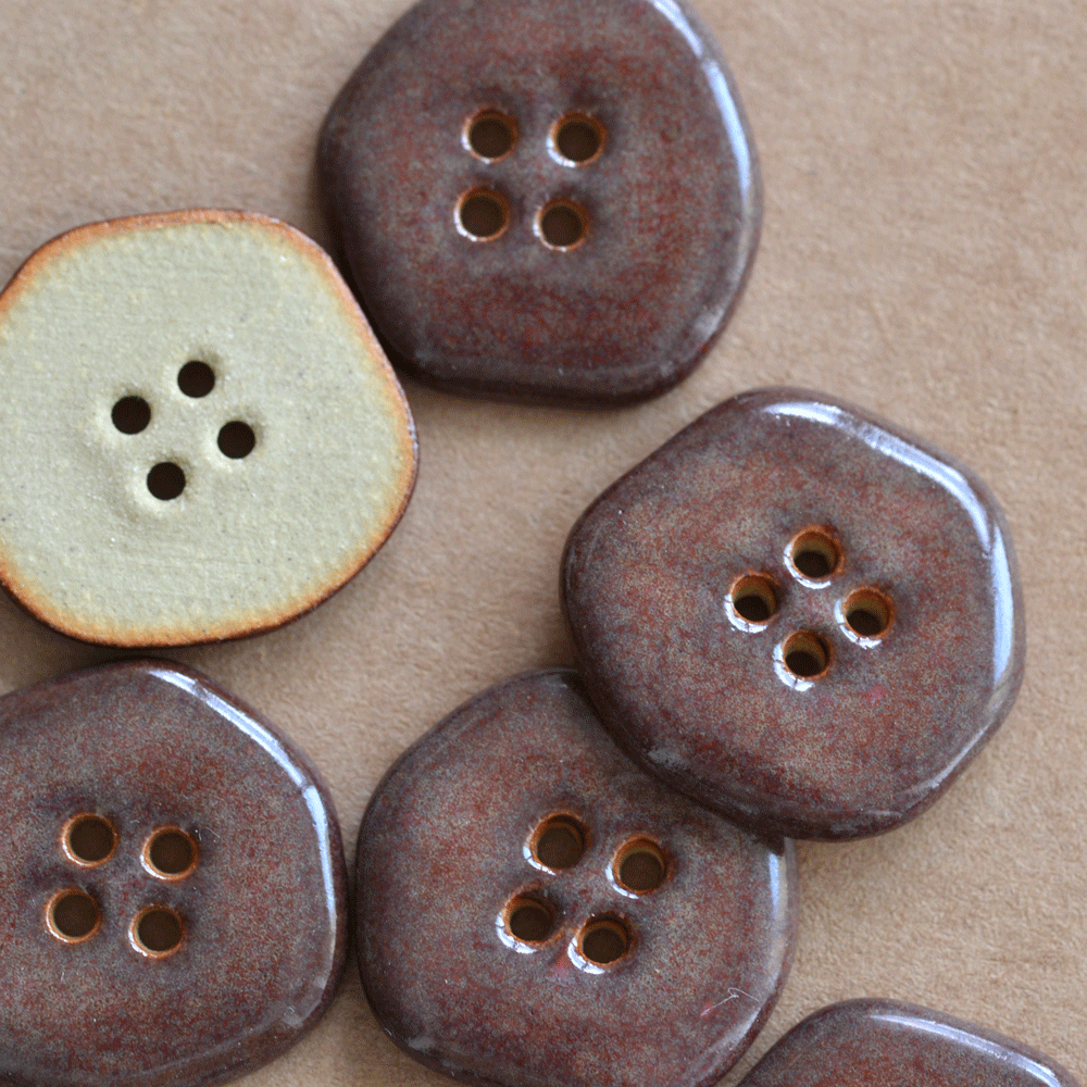 8 pcs. 22mm ceramic buttons smokey merlot