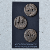 3 pcs. 30mm ceramic buttons brownie