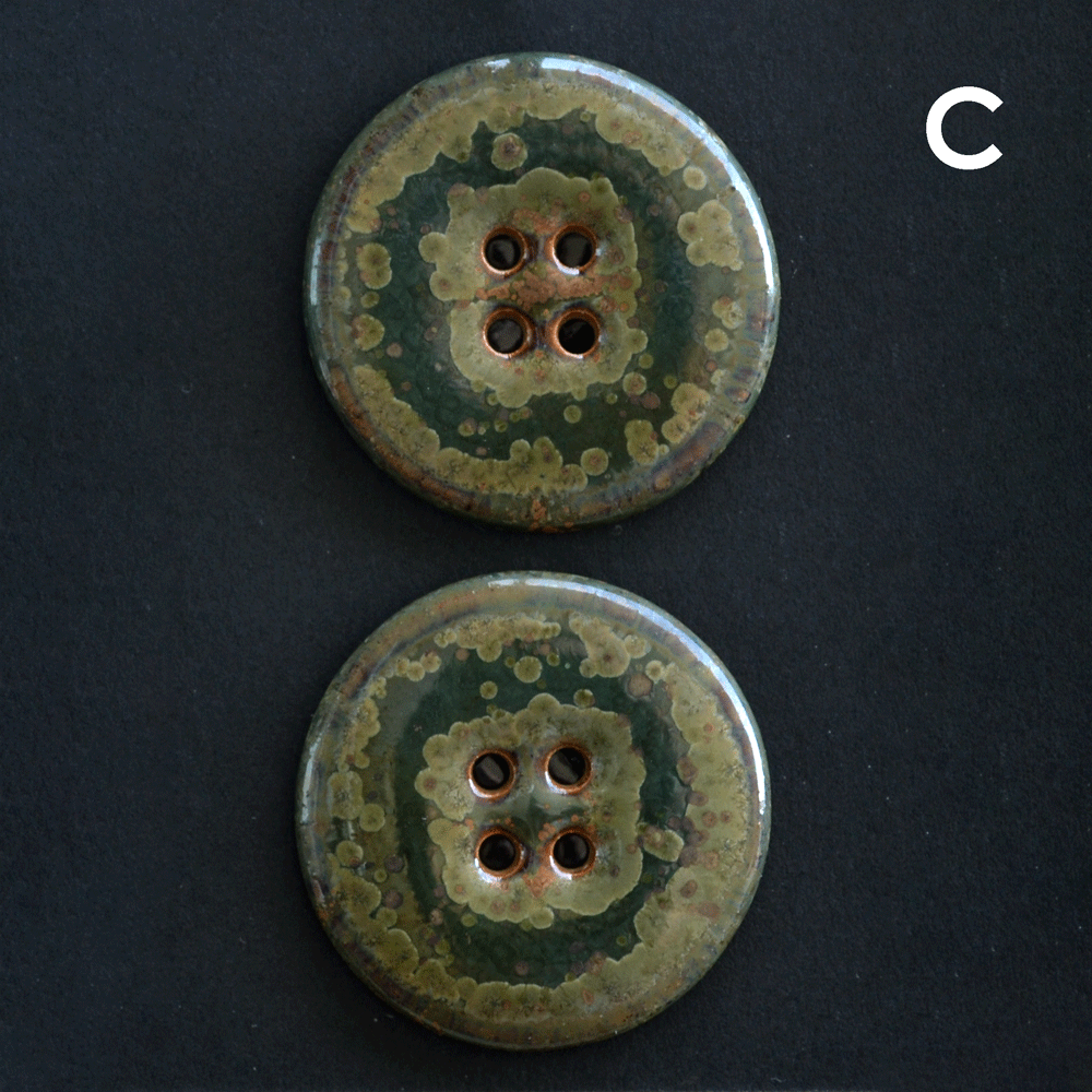 2 pcs. 27-28 mm ceramic buttons green