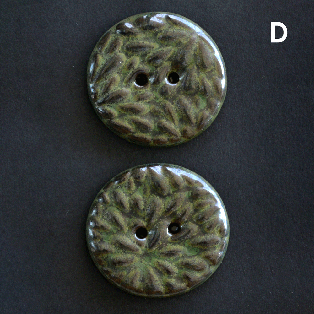 2 pcs. 27-28 mm ceramic buttons green