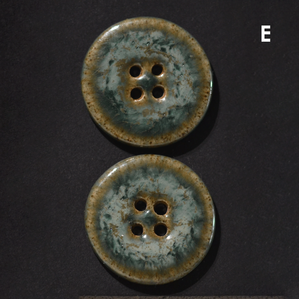 2 pcs. 27-28 mm ceramic buttons green