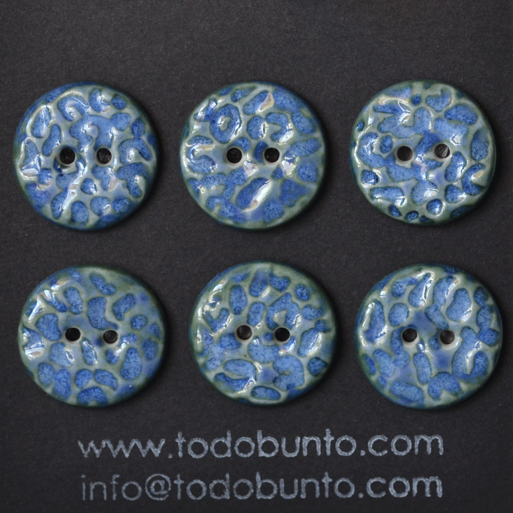 6 pcs. 20-21 mm porcelain buttons leo