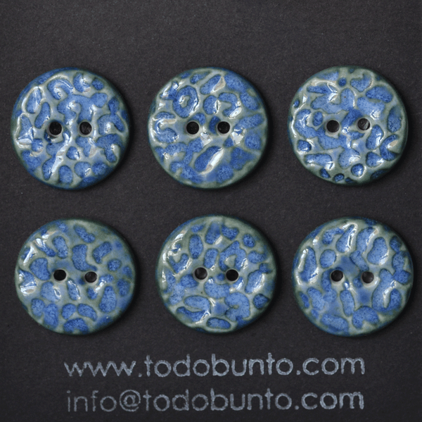 6 pcs. 20-21 mm porcelain buttons leo